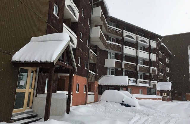 Typical mountain apartment 4 people back skiing in quiet residence