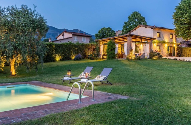 Typical Tuscan Villa: garden 5000 sqm fenced views pool air cond. fireplace WiFi