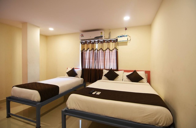 Ulo R2 Banquet and Room