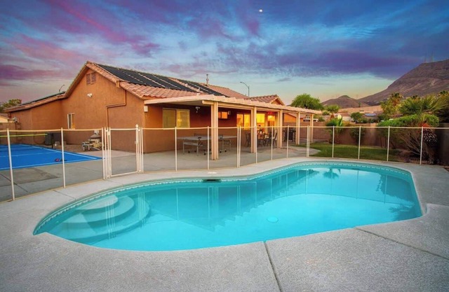 Ultimate 3BR Home: Pool, Pickleball and MORE!