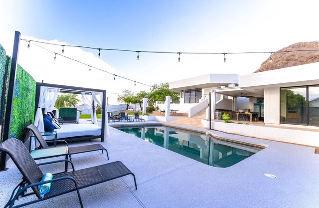 Ultimate Celebrity Retreat - Heated Pool & Hot Tub