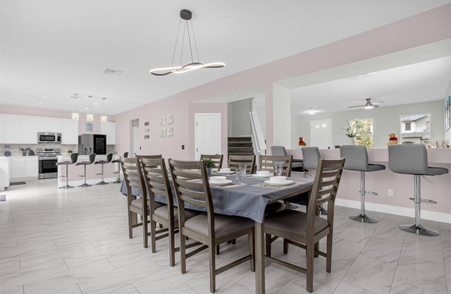 Ultimate Disney Getaway 5 bedroom, Poolside Relaxation & Fun Game Room!