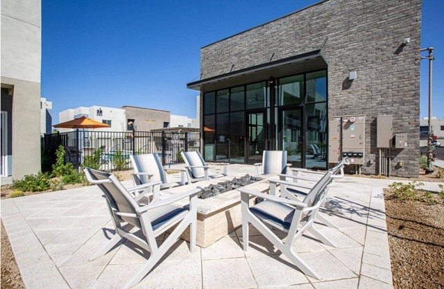 Ultimate Luxury Getaway: Poolside Paradise with Private Garage