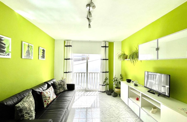 Un dormitorio con WiFi, cerca de playa, Tamaduste