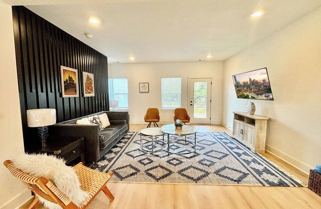 Unbeatable location! Your group is 10 minutes from Broadway, Opry, and East Nashville hot spots. Private game room with ping-pong, board games & TV 3 spacious bedrooms, 2.5 baths – perfect for up to 10 guests Free on-site parking and fast Wi