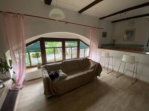 Underhillhouse