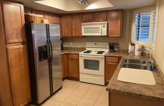 Unfurnished Condominium in Great Scottsdale Location