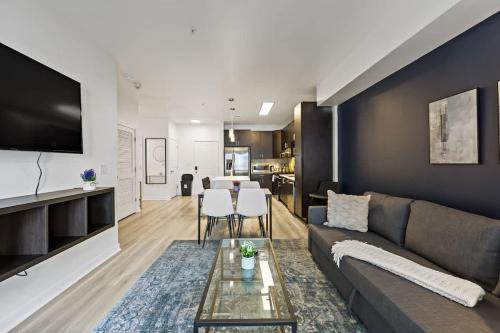 Unique 1BD - 5 Min DT, Gym, Parking, W-D - Sleeps 6