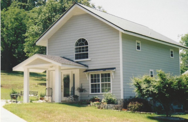 Unique 75 year old converted barn with beautiful loft bedroom.