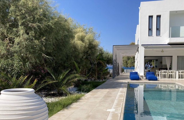 UNIQUE: Architect villa on the beach