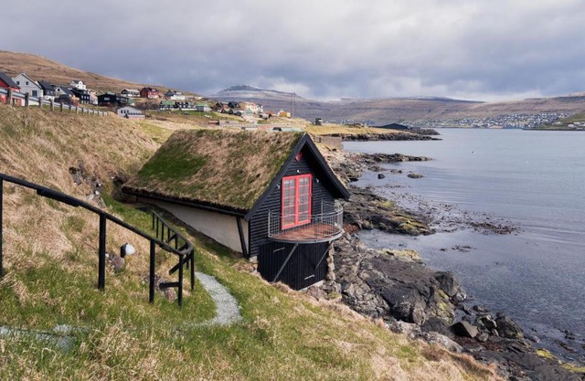 Unique boathouse by the foreshore/Sea view