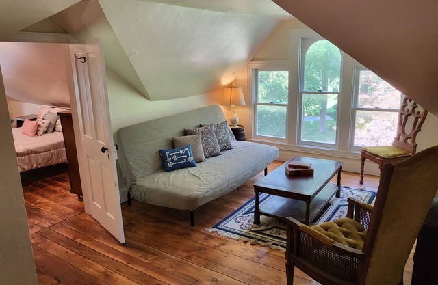 Unique & Comfy Tower Suite in the Manor House!