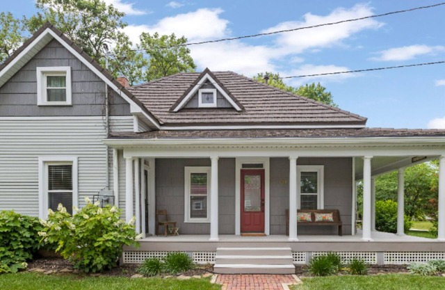Unique Historic Charm ~ 5★ Location ~ Dreamy Porch Centrally Located