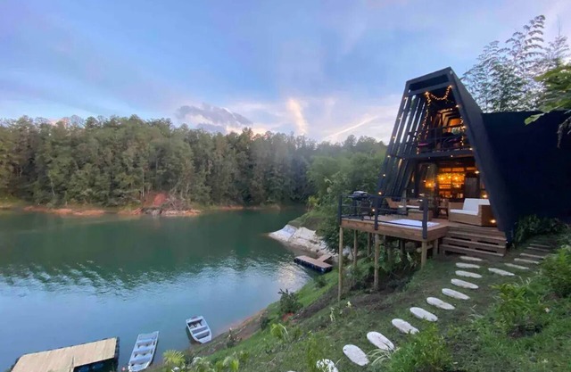 Unique Lake House breathtaking views