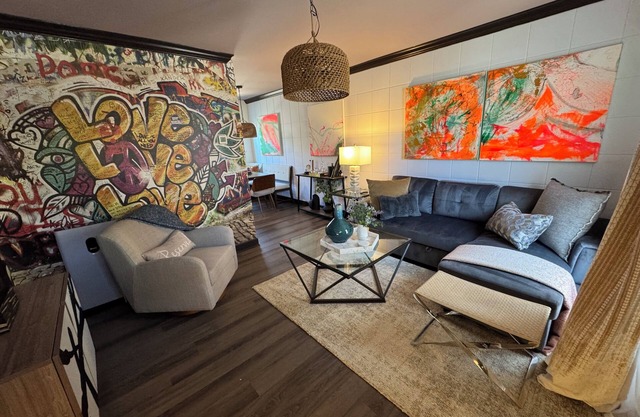 Unique, professionally designed amenity-rich 2-bedroom townhome in Uptown CLTn