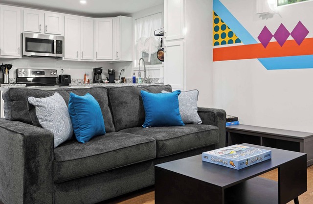 Unique Re‑Nu Eco Stay! Work-Friendly w/Wifi | #5