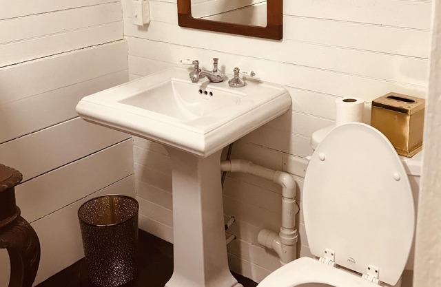 Unique rustic elegant excursion, sleeps 4