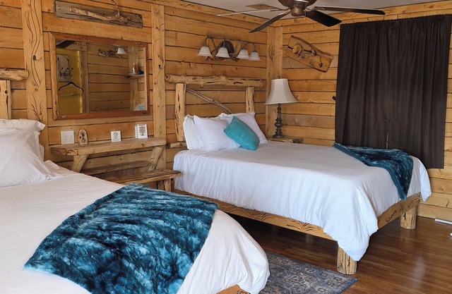 Unit 1: Family Room/w Kitchenette at the Cedaredge Lodge