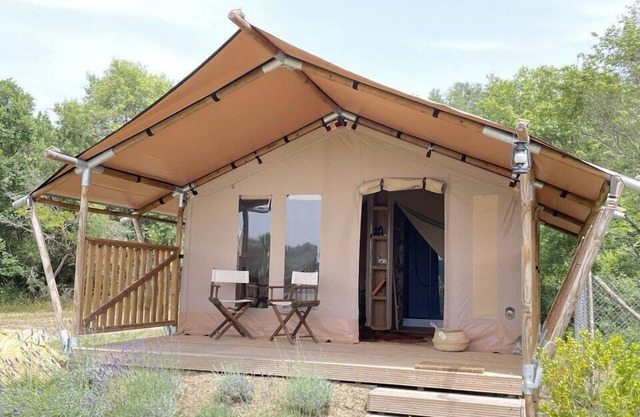 Unit-Deluxe-Private Bathroom- Tenda Lusso Bagno Comet