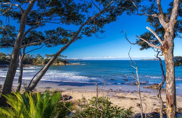 Unit Two in Denham Court- Stunning Beaches minutes away.