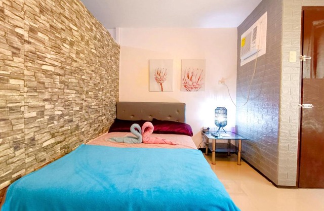 UNO'S Place with Karaoke,Wifi,Netflix and Balcony