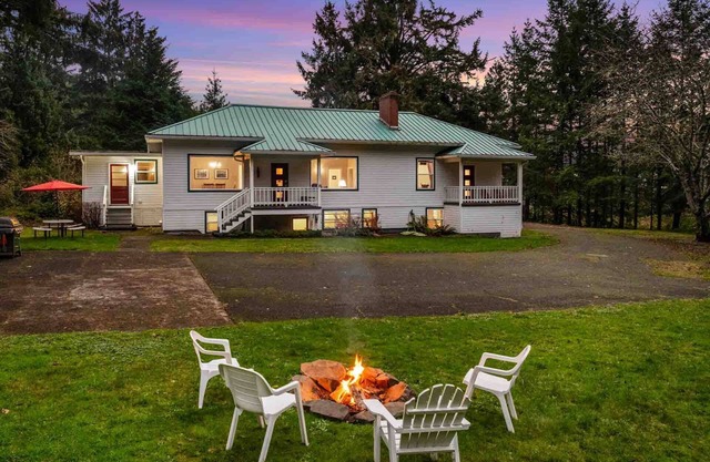 Unparalleled Beach Experience, Private Setting as Converted Schoolhouse, Fire-pit, Gazebo, Games