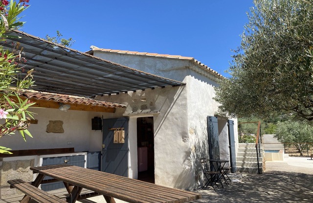 Unusual cottage in the heart of Provence, Lascours