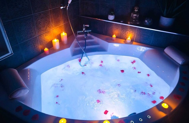 Unusual escape to the heart of the jungle/Private spa/Cinema screen/10 min center