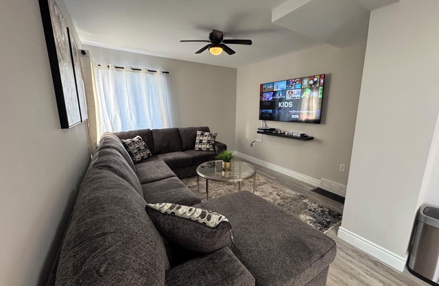 Unwind at Windemere 3-Bedroom Apartment in Thunder Bay