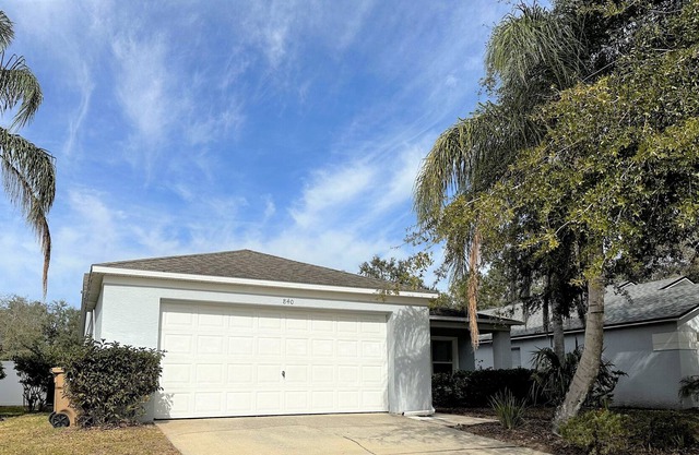 Unwind by the Pool in Charming Villa Woodridge Clermont 3BR 2BA with Free Wi-Fi