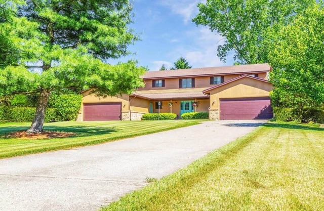 Unwind in Rockford! Steps from Parks & Trails