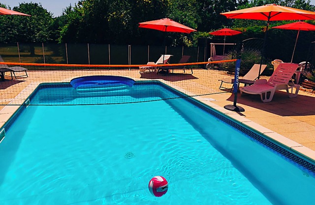 Unwind in the picturesque heart of the French countryside, with a swimming pool.