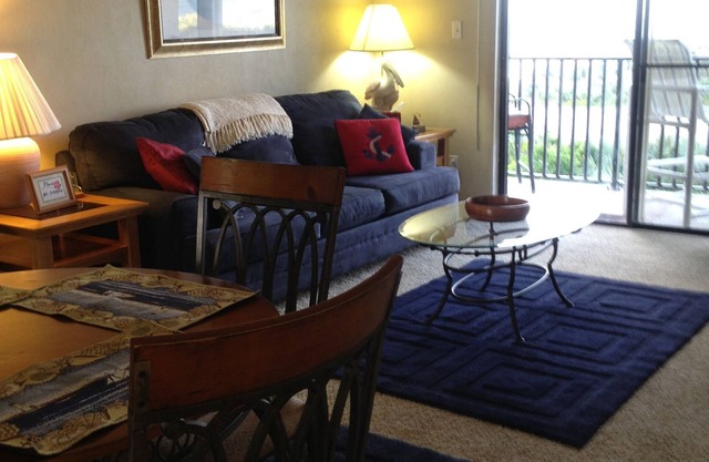 Updated 2br/2bath Ocean Front condo with garage