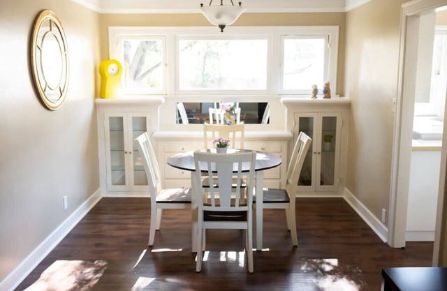 UPDATED 2BR *HOUSE* in GLENDALE with PRIVATE FENCED YARD & PARKING (p2)