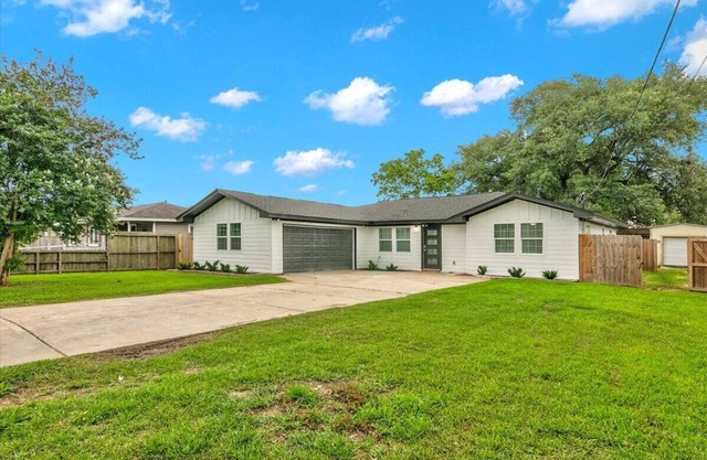 Updated 4 bedroom home in Nederland