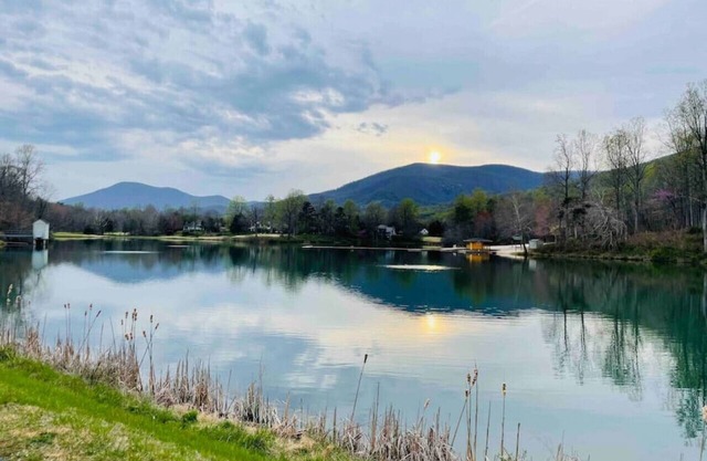Updated! 5Br Home/Wineries/Breweries/Hiking