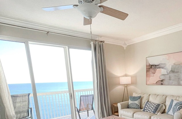 🏝Updated BEACHFRONT Condo - Beach Chair Service Included (Mar-Oct) Sleeps 6!🏖