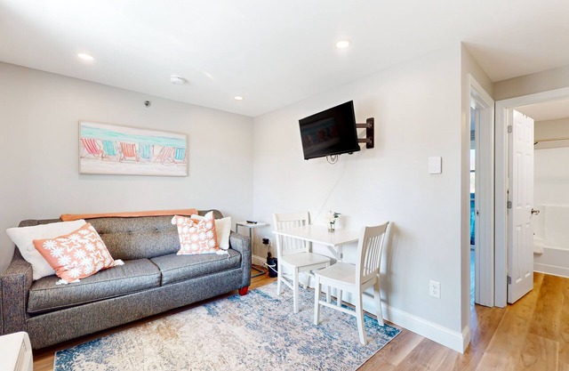 Updated condo 1 mile to beach w/pool, hot tub, tennis & access to EV chargers!