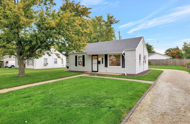 Updated cozy 2 Bedroom