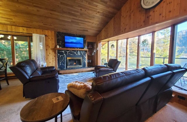 Updated Duplex with Mountain & Filtered Water View