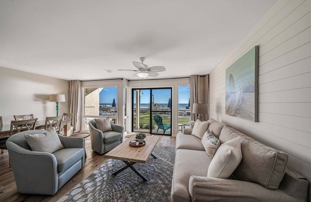 Updated Latitude 29 #26 Beachfront w/Pool, Hot Tub & Grills! Free Golf & Tix!