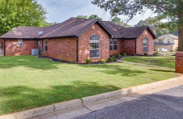 Updated Longview Home ~ 6 Mi to Downtown!
