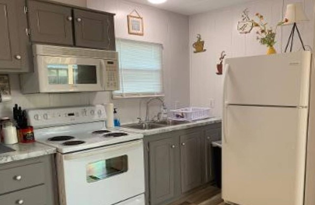 Updated mini trailer - fish, hunt, dine & visit Historical Fort Jaclkson/Museum.