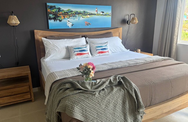 Updated top-floor one-bedroom condo with amazing views in popular BlueBay Resort