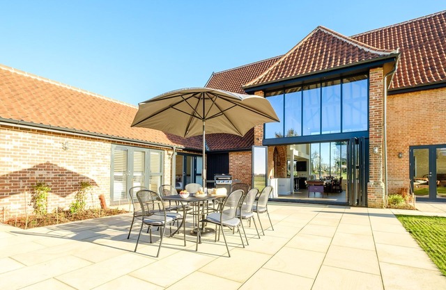 Upper Barn-sleeps 8 guests in 4 bedrooms