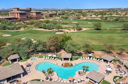 Upper Deck - Golf View - QueenBd N302