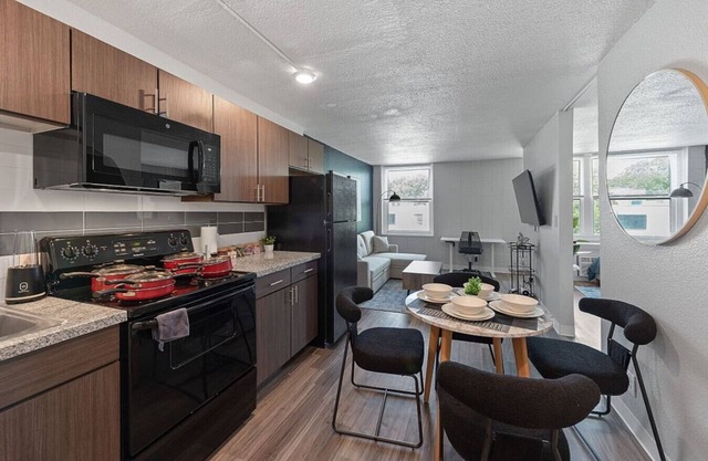 Upscale 2 Bed Suite — Mins to Downtown Cincinnati!