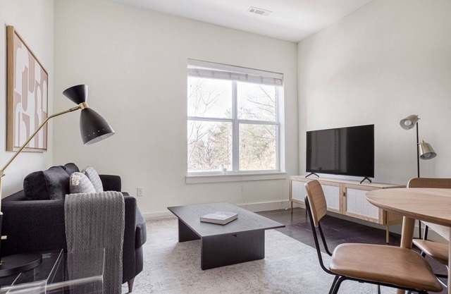 Upscale 2B w/W/D. Lots of amentities; Gym, Theatre, Pool. by Blueground