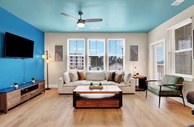 Upscale 2BR Getaway | Minutes to Savannah