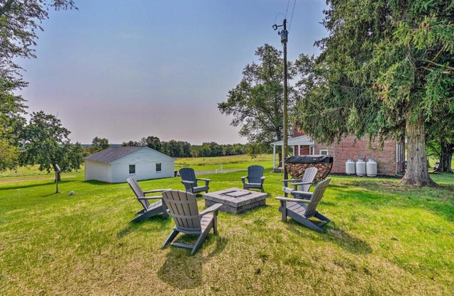 Upscale Country Home with Fire Pit in Taneytown!